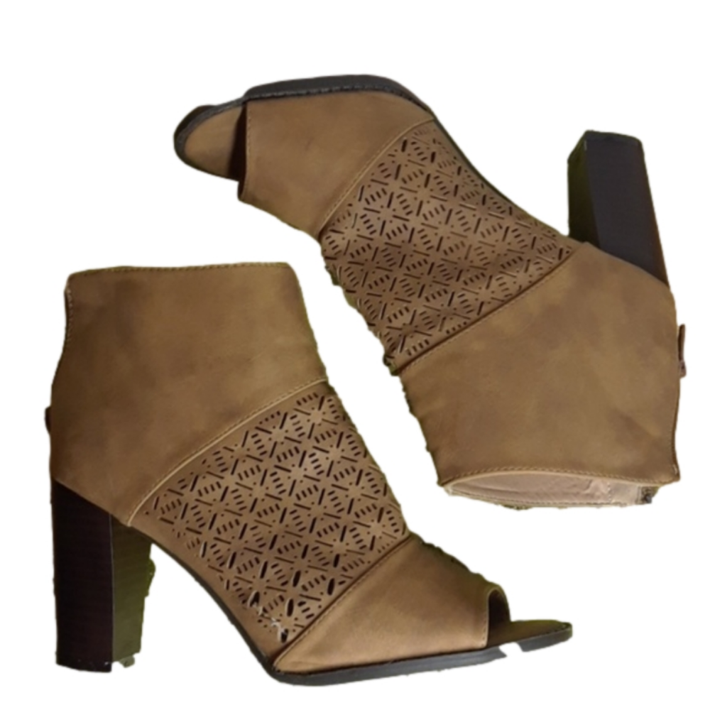 🦋 LOVED UP OPEN TOE BOOTIES